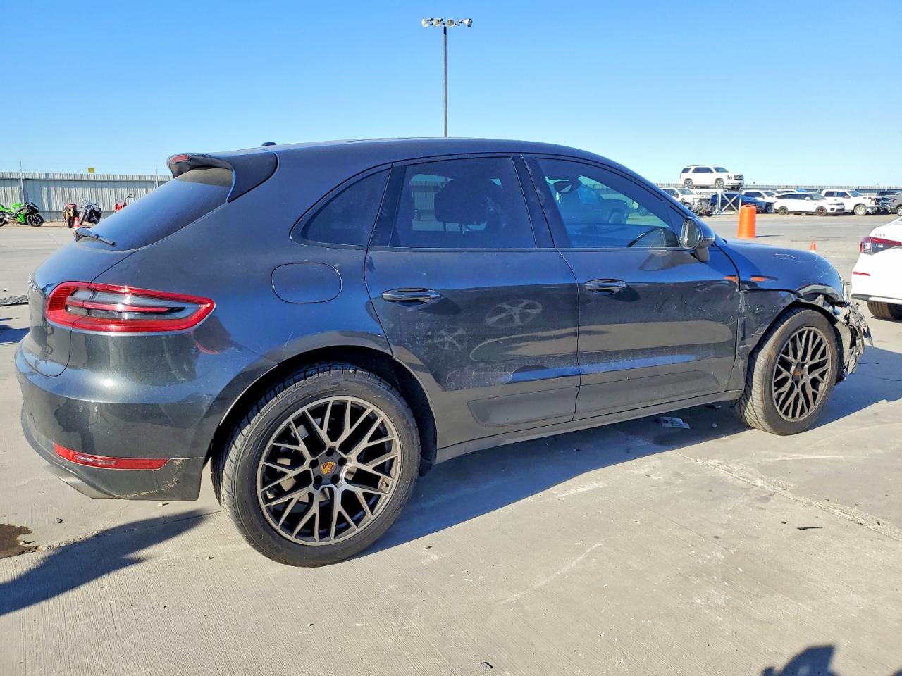 2017 PORSCHE MACAN photo 3