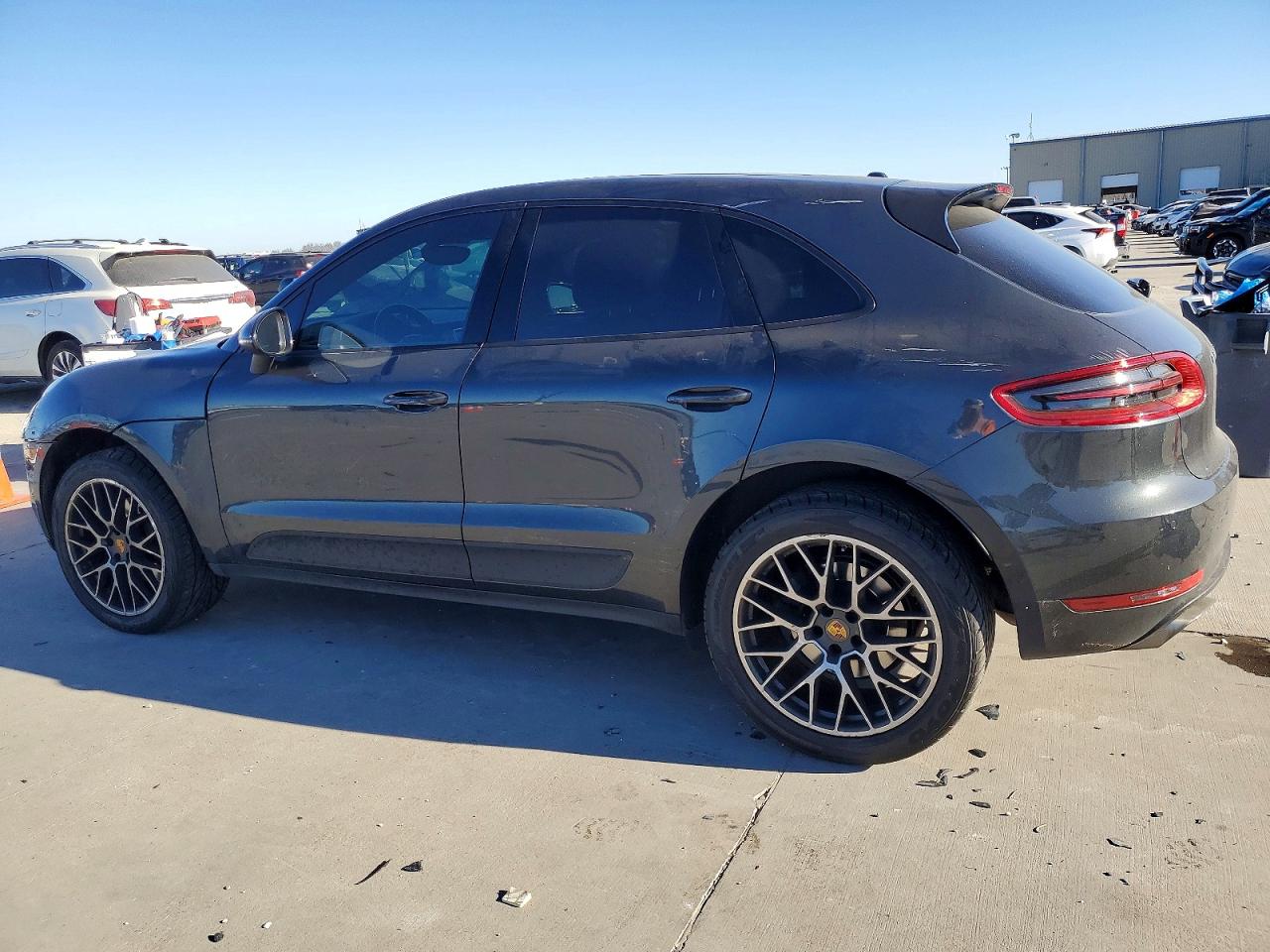 2017 PORSCHE MACAN photo 2