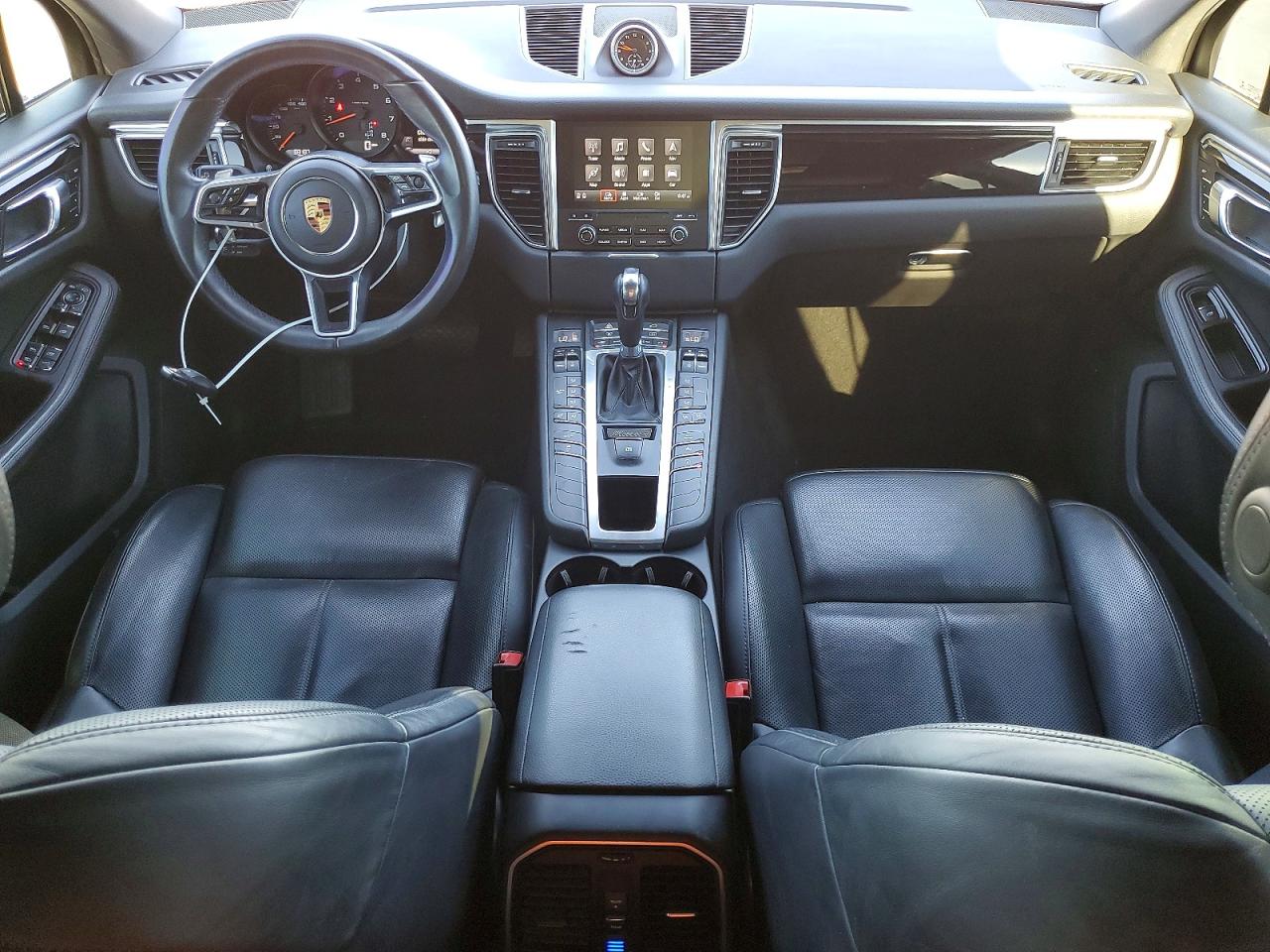 2017 PORSCHE MACAN photo 8
