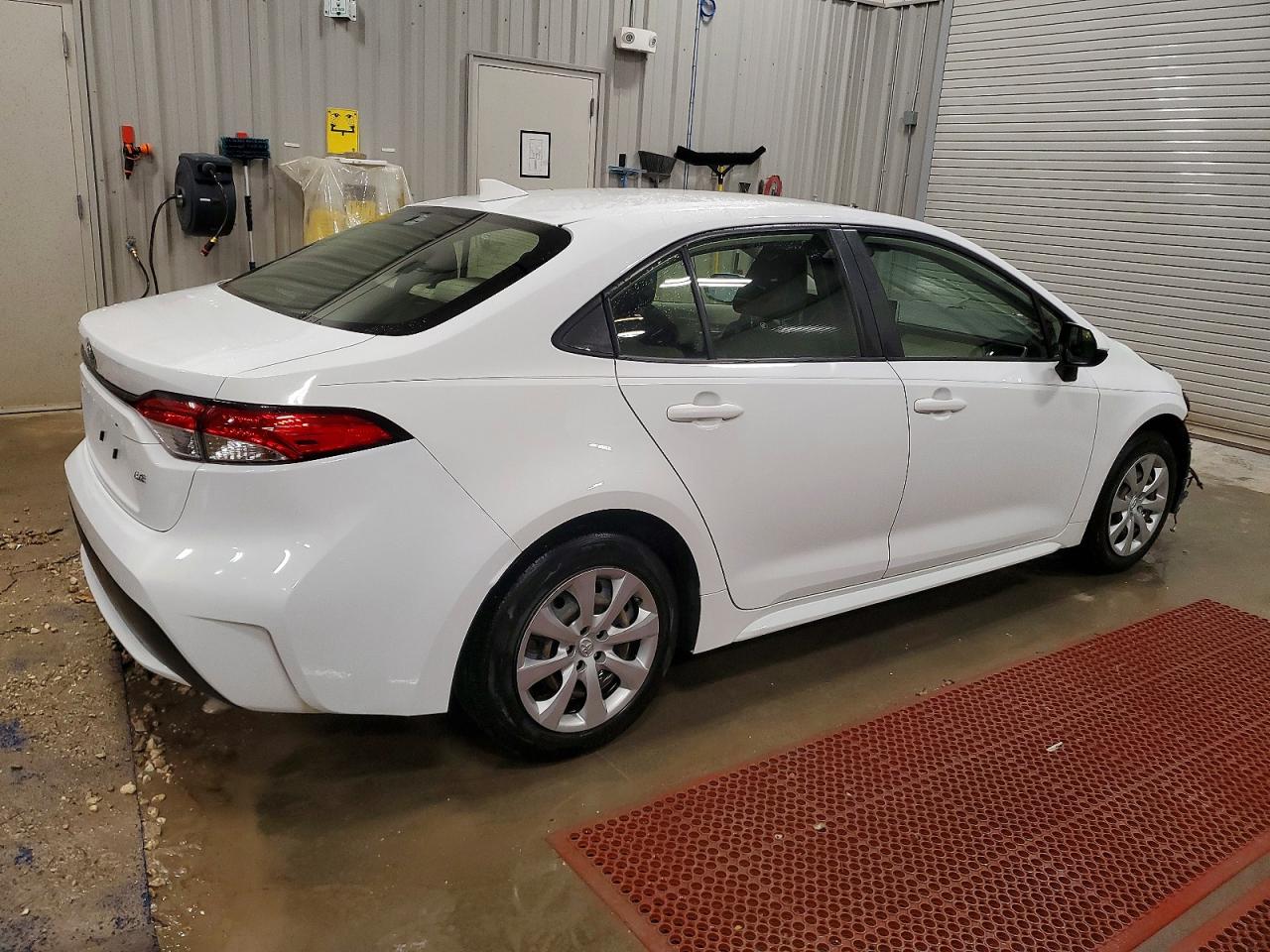 2020 TOYOTA COROLLA LE photo 3