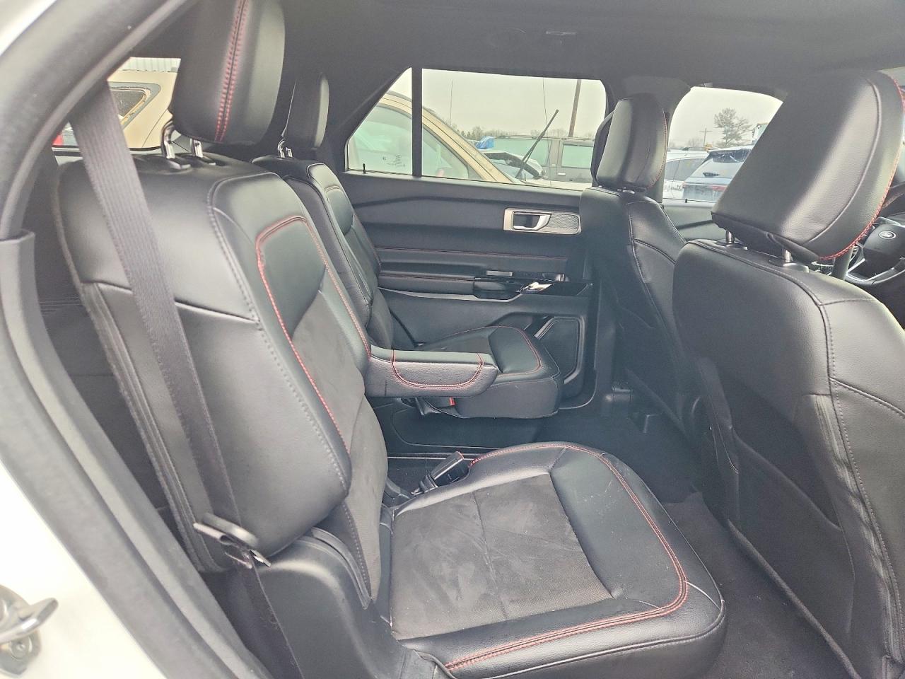2023 FORD EXPLORER ST-LINE photo 10