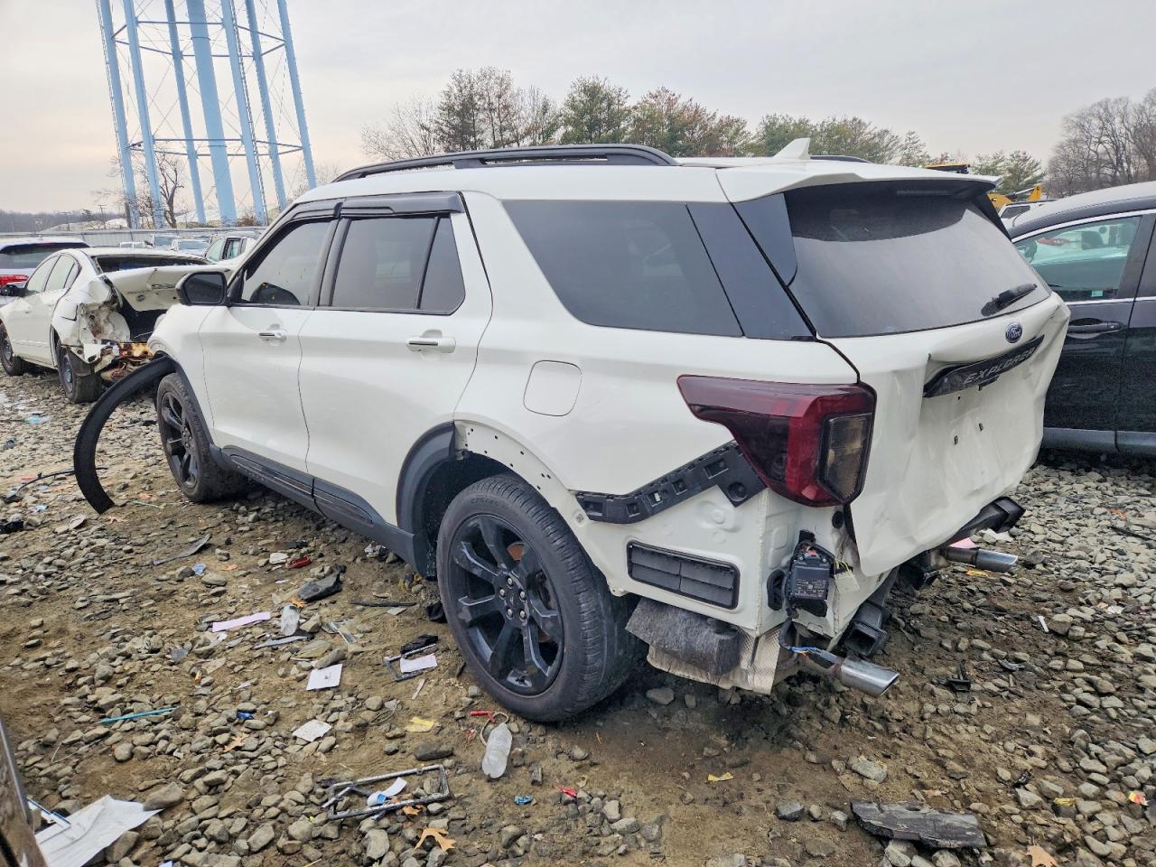 2023 FORD EXPLORER ST-LINE photo 2