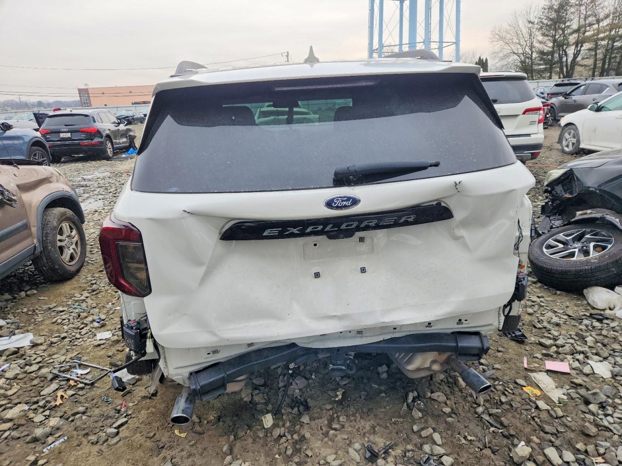 2023 FORD EXPLORER ST-LINE photo 6
