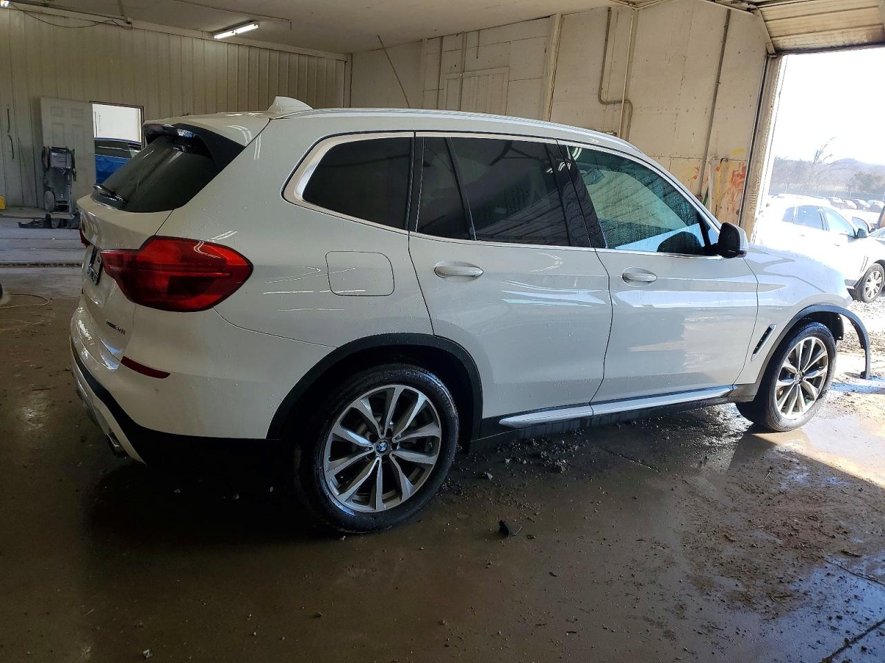 2018 BMW X3 XDRIVE30I photo 3