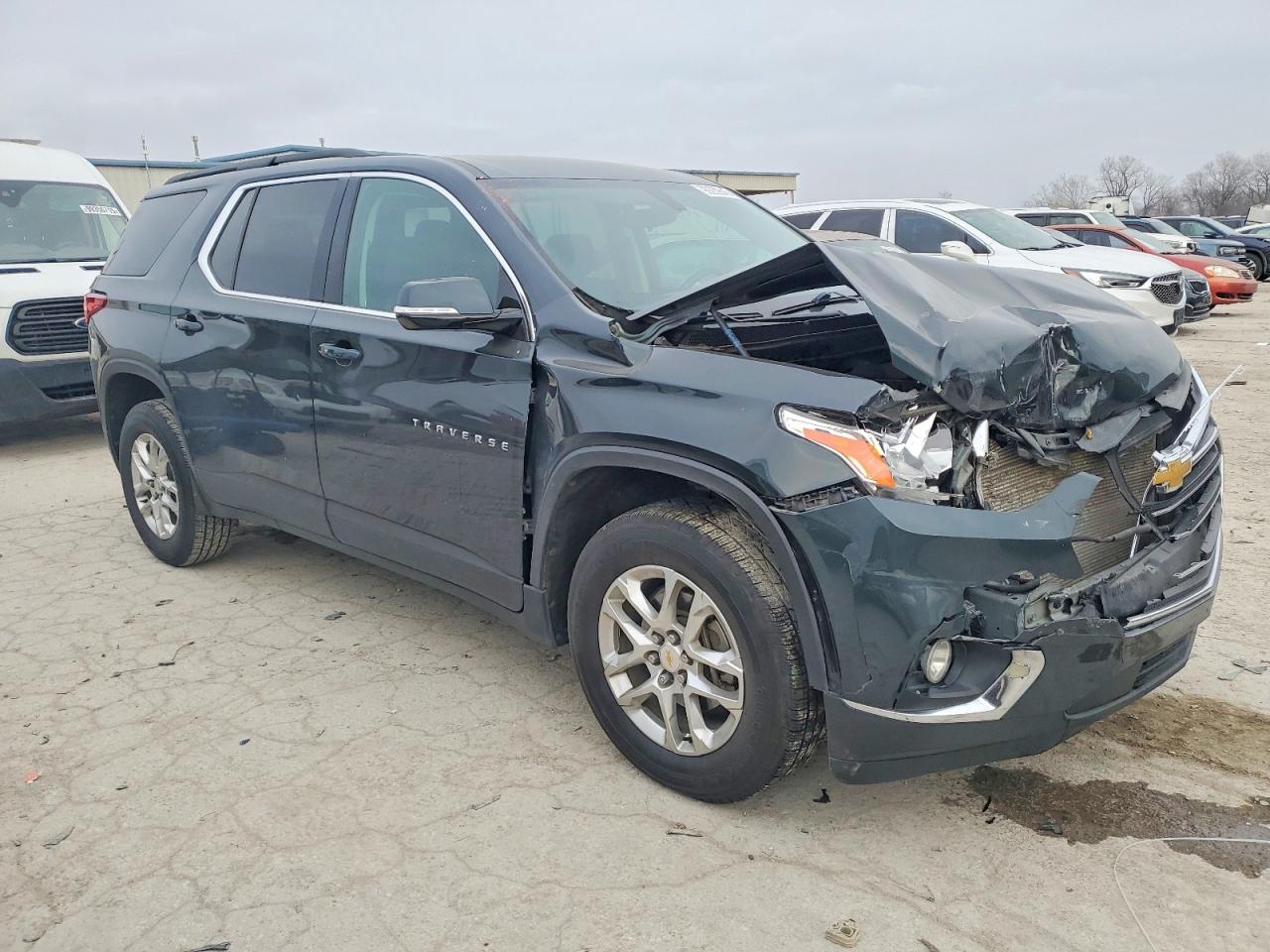 2020 CHEVROLET TRAVERSE LT photo 4