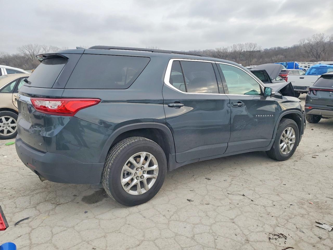 2020 CHEVROLET TRAVERSE LT photo 3