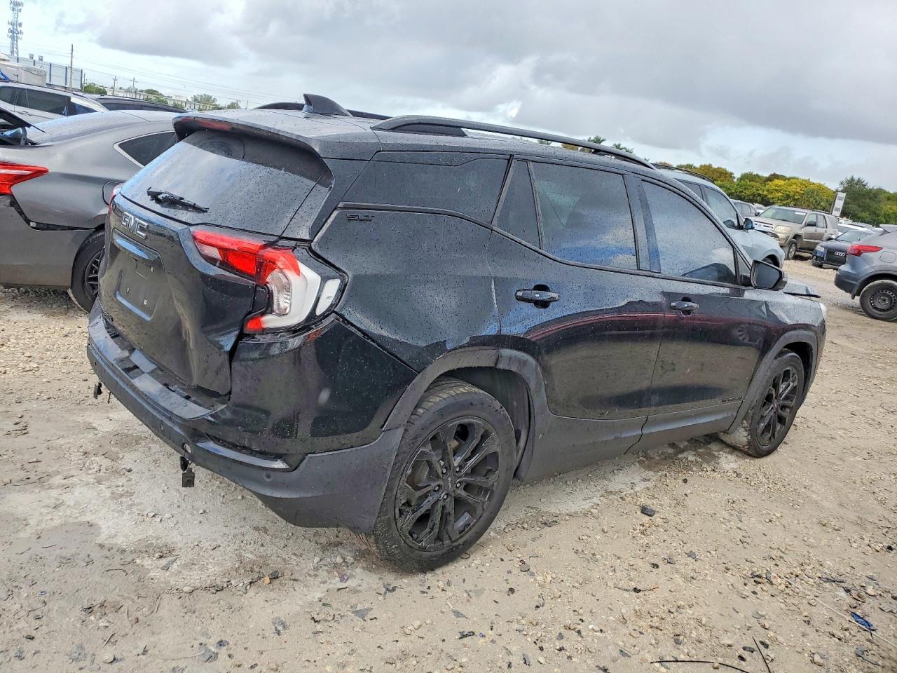 2019 GMC TERRAIN SLT photo 3
