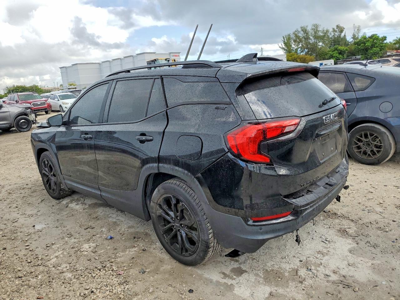 2019 GMC TERRAIN SLT photo 2