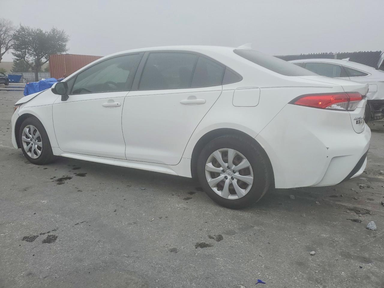 2021 TOYOTA COROLLA LE photo 2