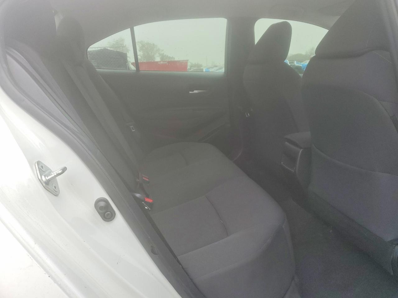 2021 TOYOTA COROLLA LE photo 10