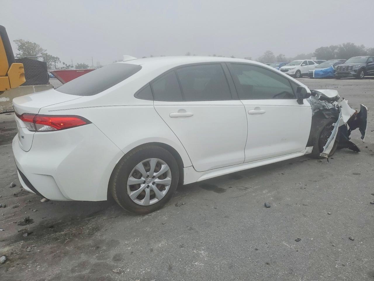2021 TOYOTA COROLLA LE photo 3