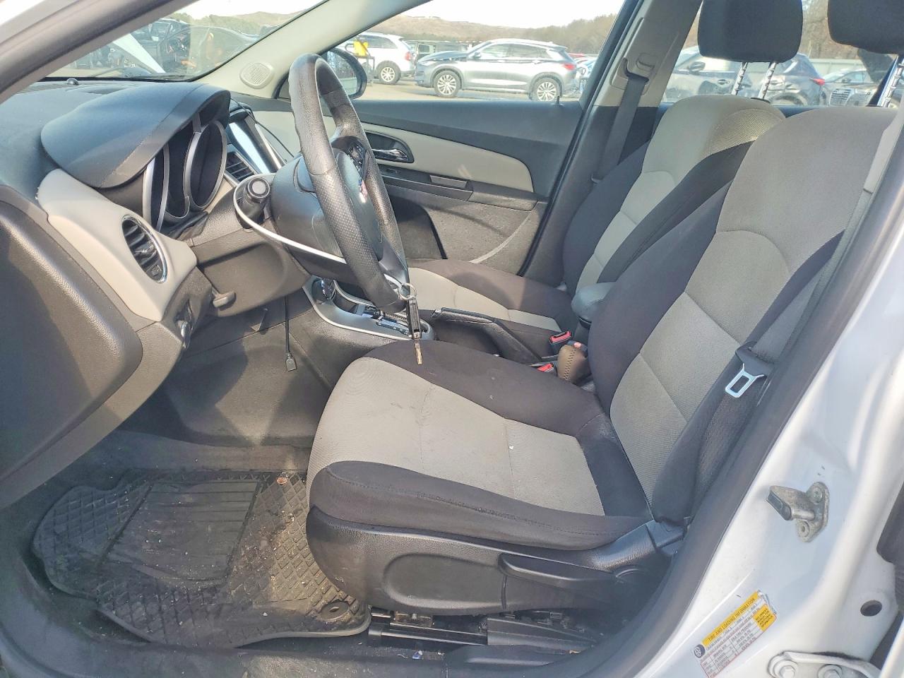 2014 CHEVROLET CRUZE LS photo 7