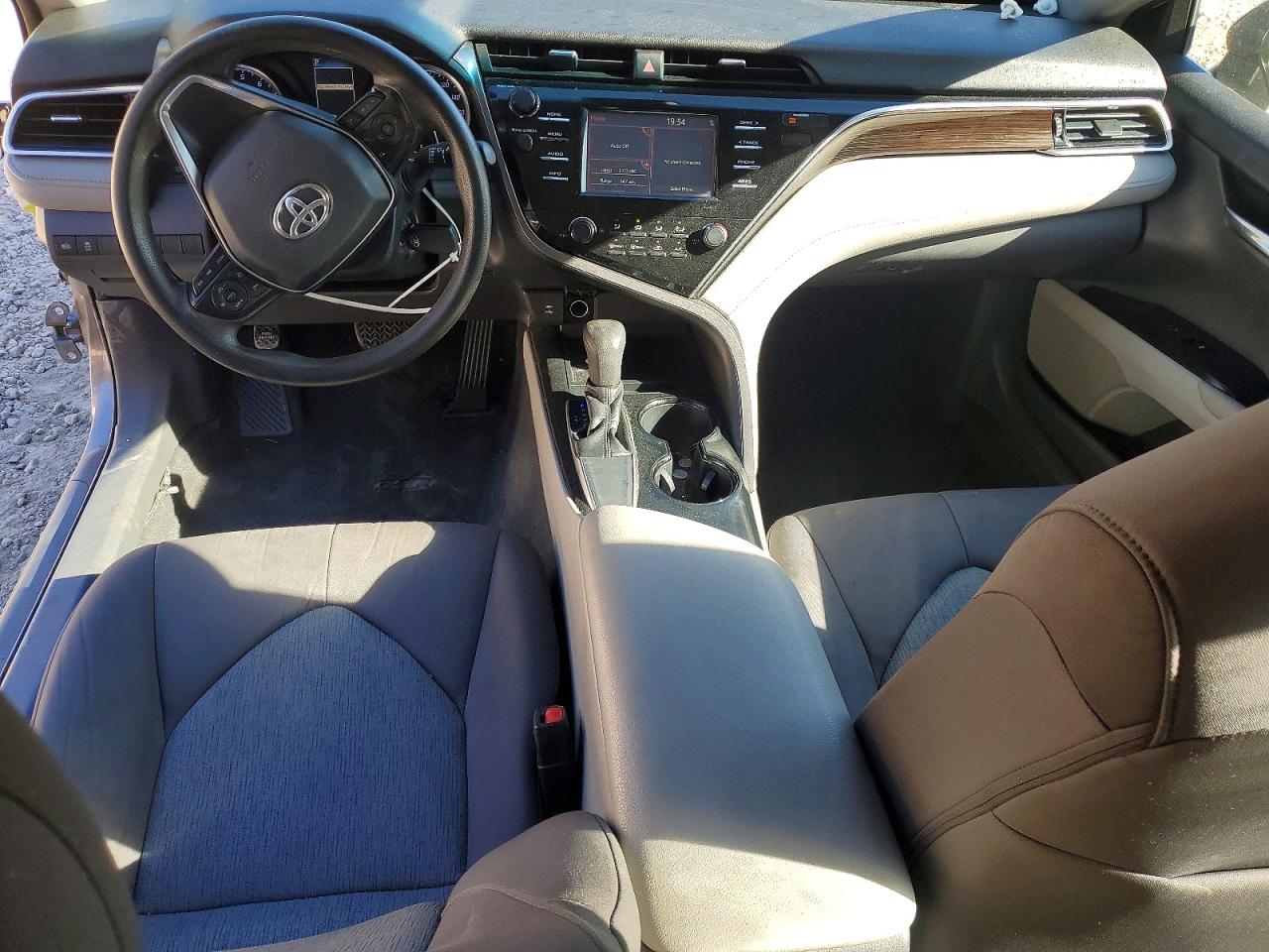 2018 TOYOTA CAMRY L photo 15