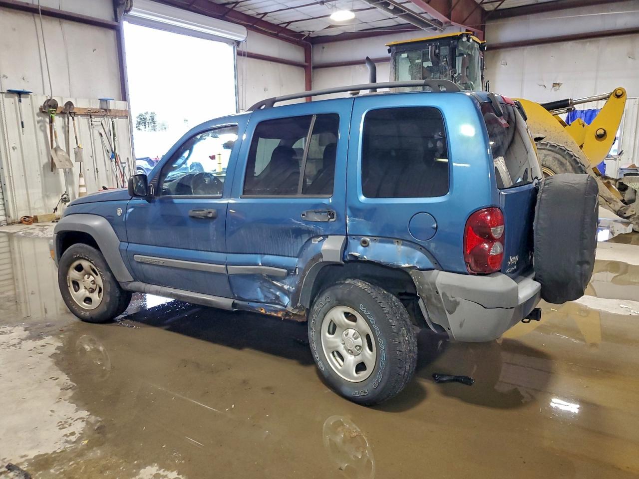 2005 JEEP LIBERTY SPORT photo 2
