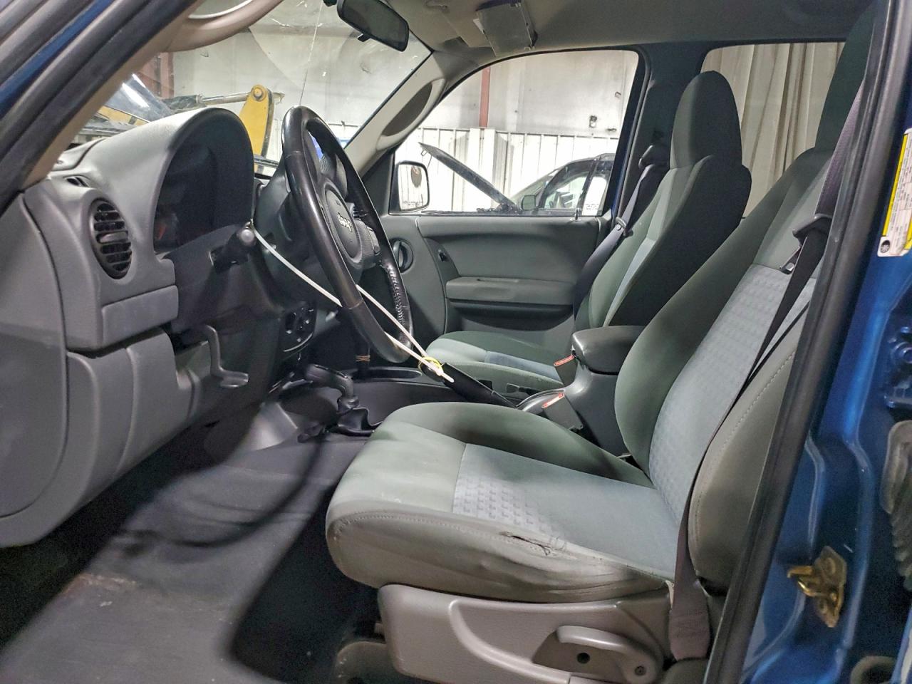 2005 JEEP LIBERTY SPORT photo 7
