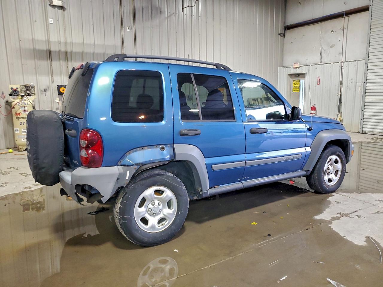 2005 JEEP LIBERTY SPORT photo 3