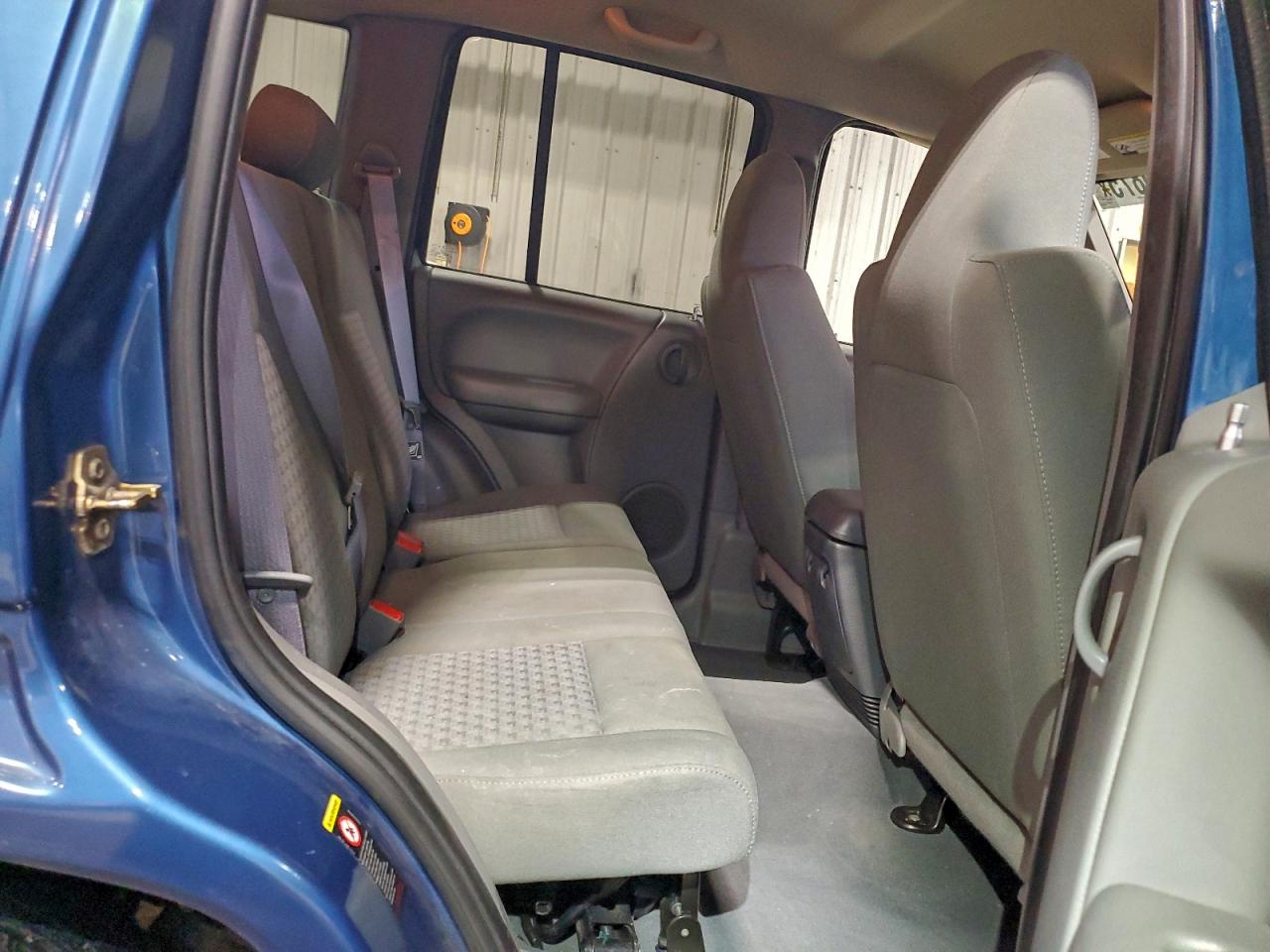 2005 JEEP LIBERTY SPORT photo 11