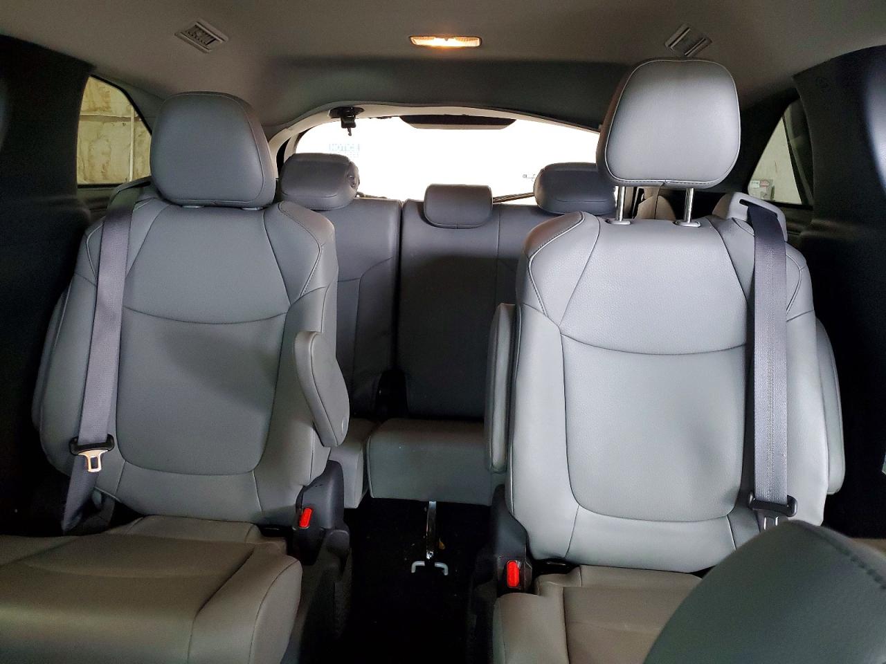 2025 TOYOTA SIENNA XLE photo 10