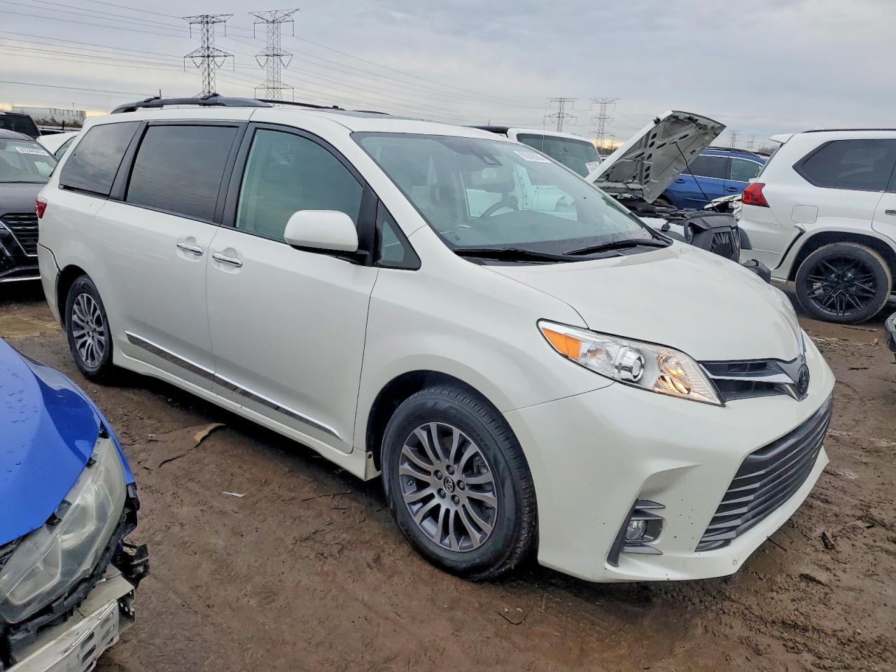 2020 TOYOTA SIENNA XLE PREMIUM 8-PASSENGER photo 4