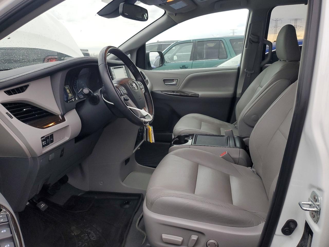 2020 TOYOTA SIENNA XLE PREMIUM 8-PASSENGER photo 7
