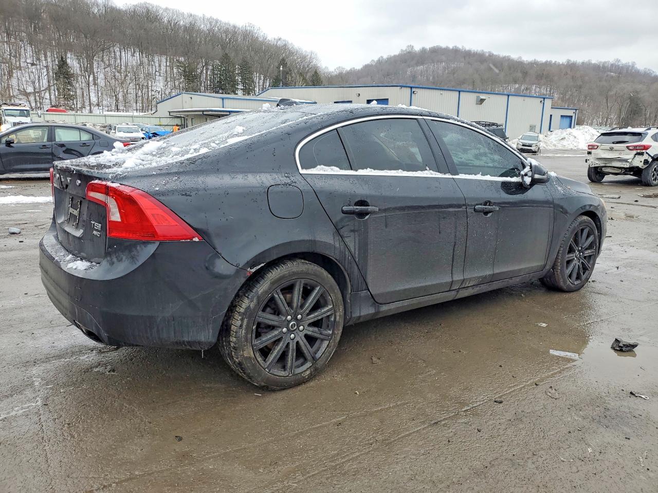 2016 VOLVO S60 PLATINUM photo 3