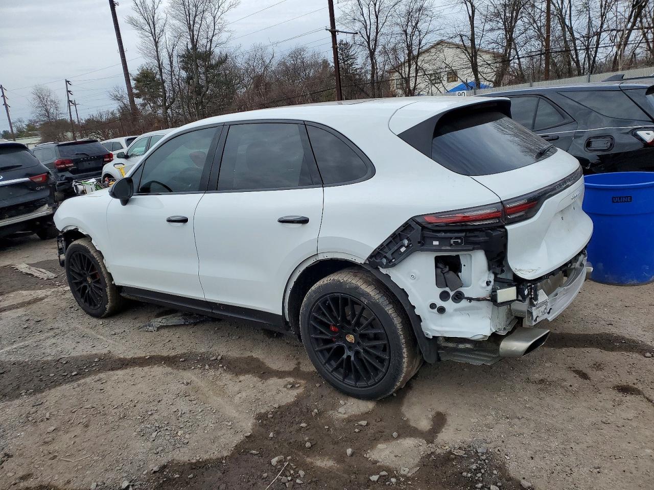 2019 PORSCHE CAYENNE photo 2