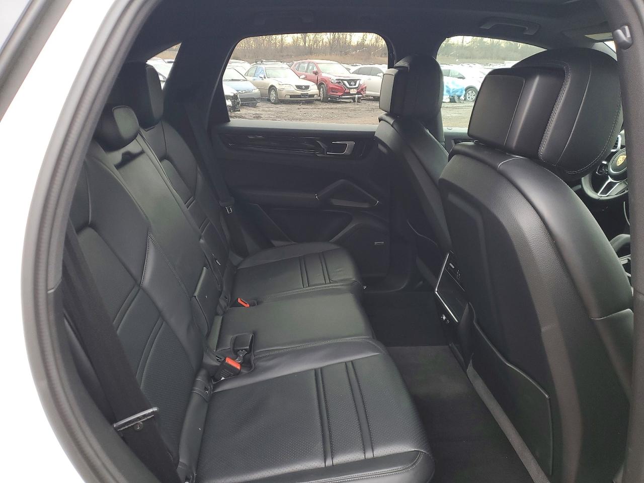 2019 PORSCHE CAYENNE photo 11
