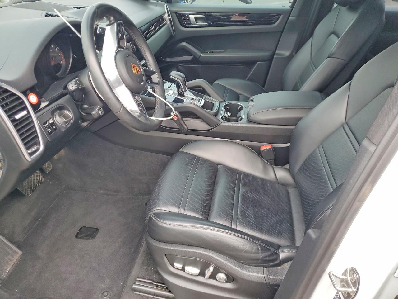 2019 PORSCHE CAYENNE photo 7