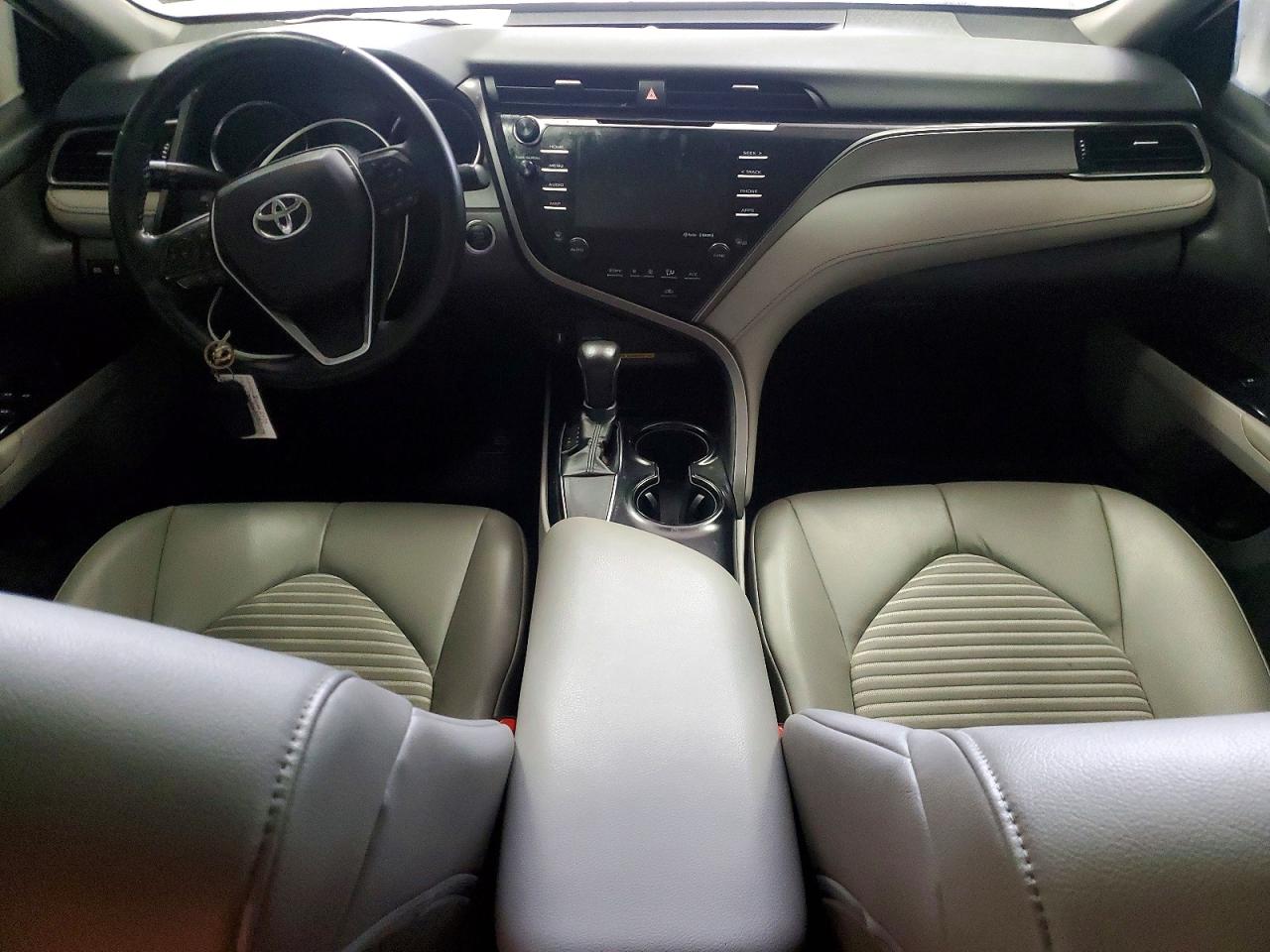 2019 TOYOTA CAMRY L photo 8
