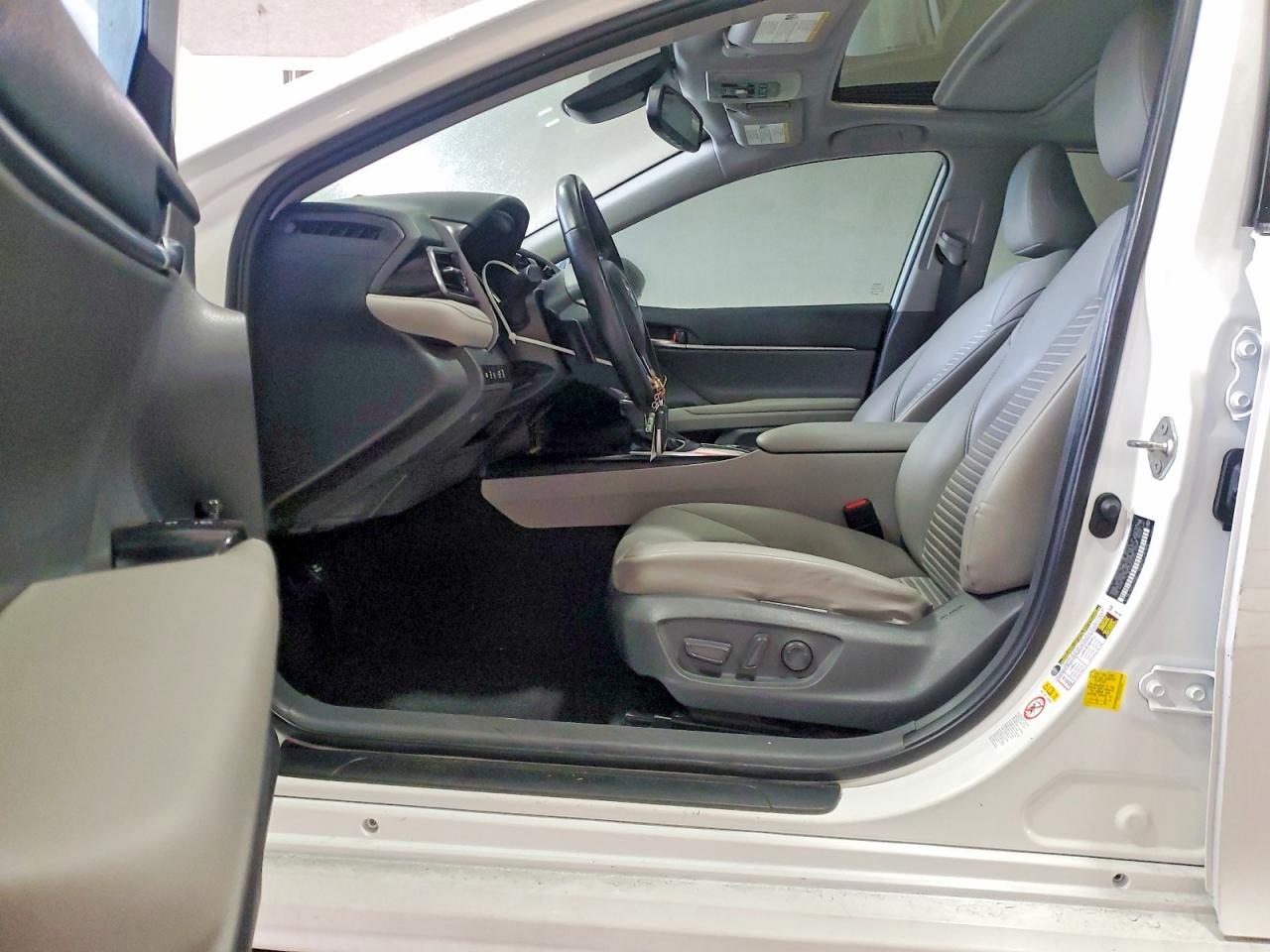 2019 TOYOTA CAMRY L photo 7
