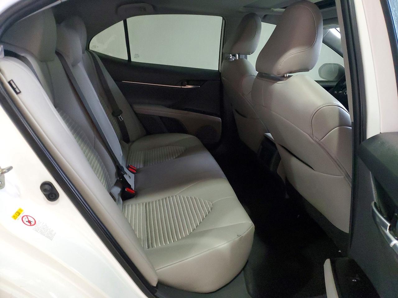 2019 TOYOTA CAMRY L photo 10