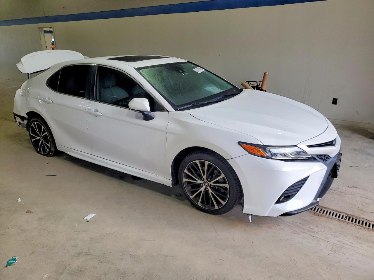 2019 TOYOTA CAMRY L photo 4