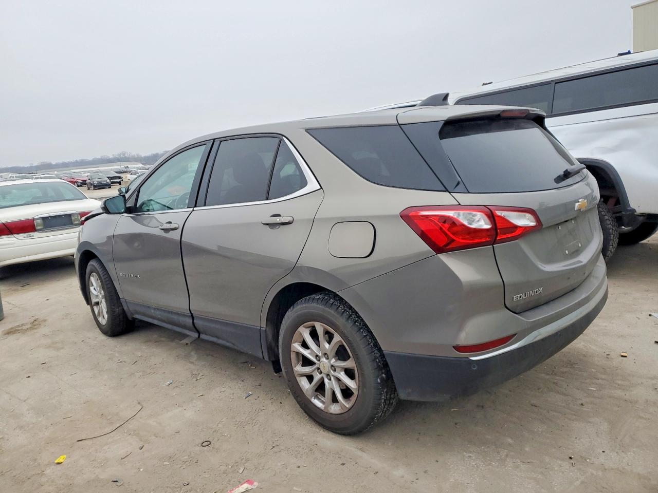 2019 CHEVROLET EQUINOX LT photo 2