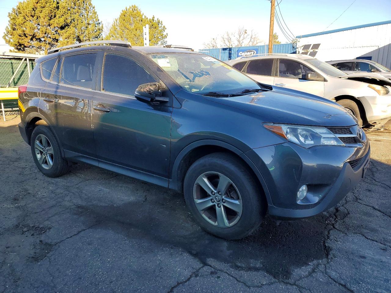 2015 TOYOTA RAV4 XLE photo 4