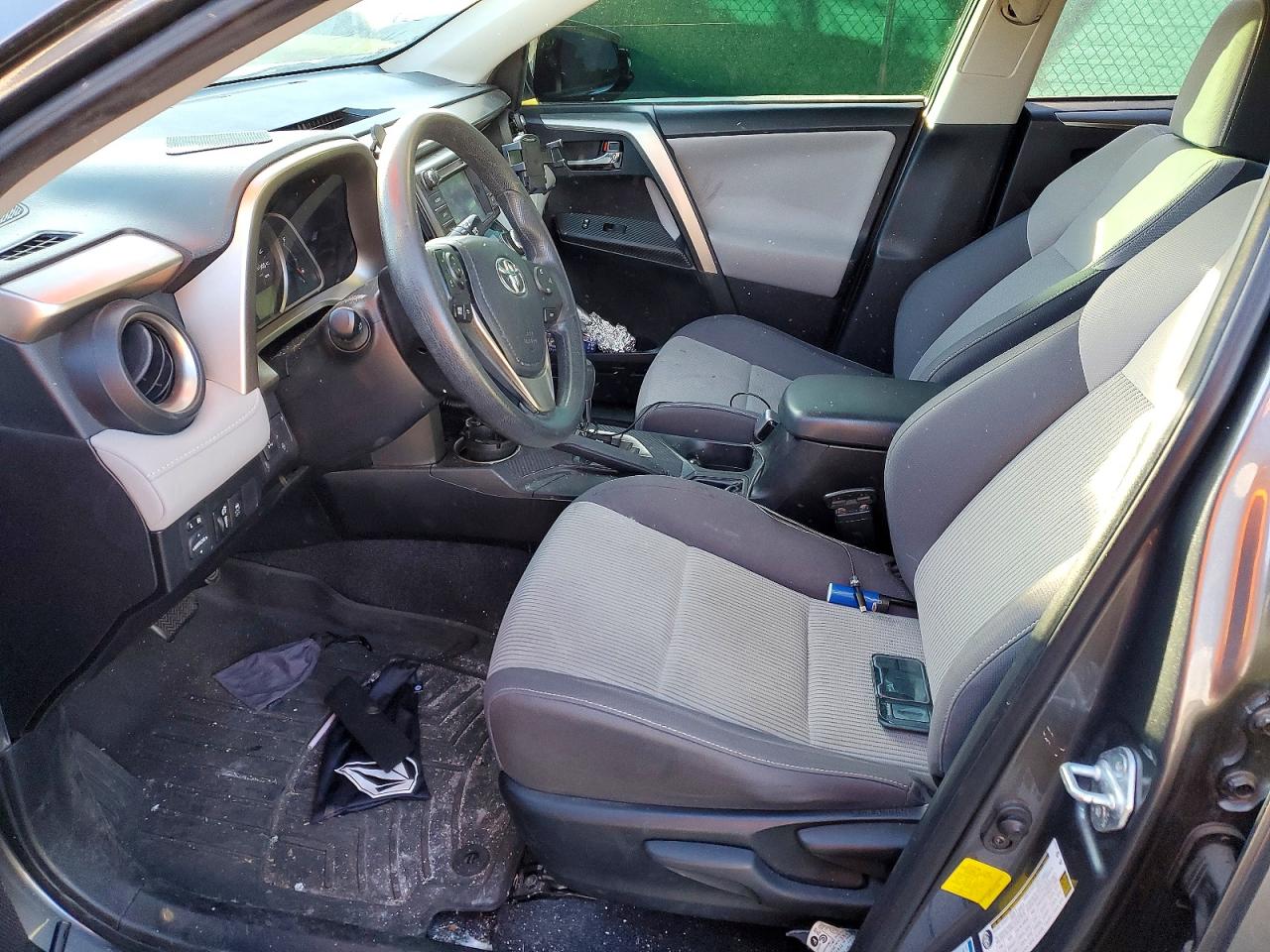 2015 TOYOTA RAV4 XLE photo 7