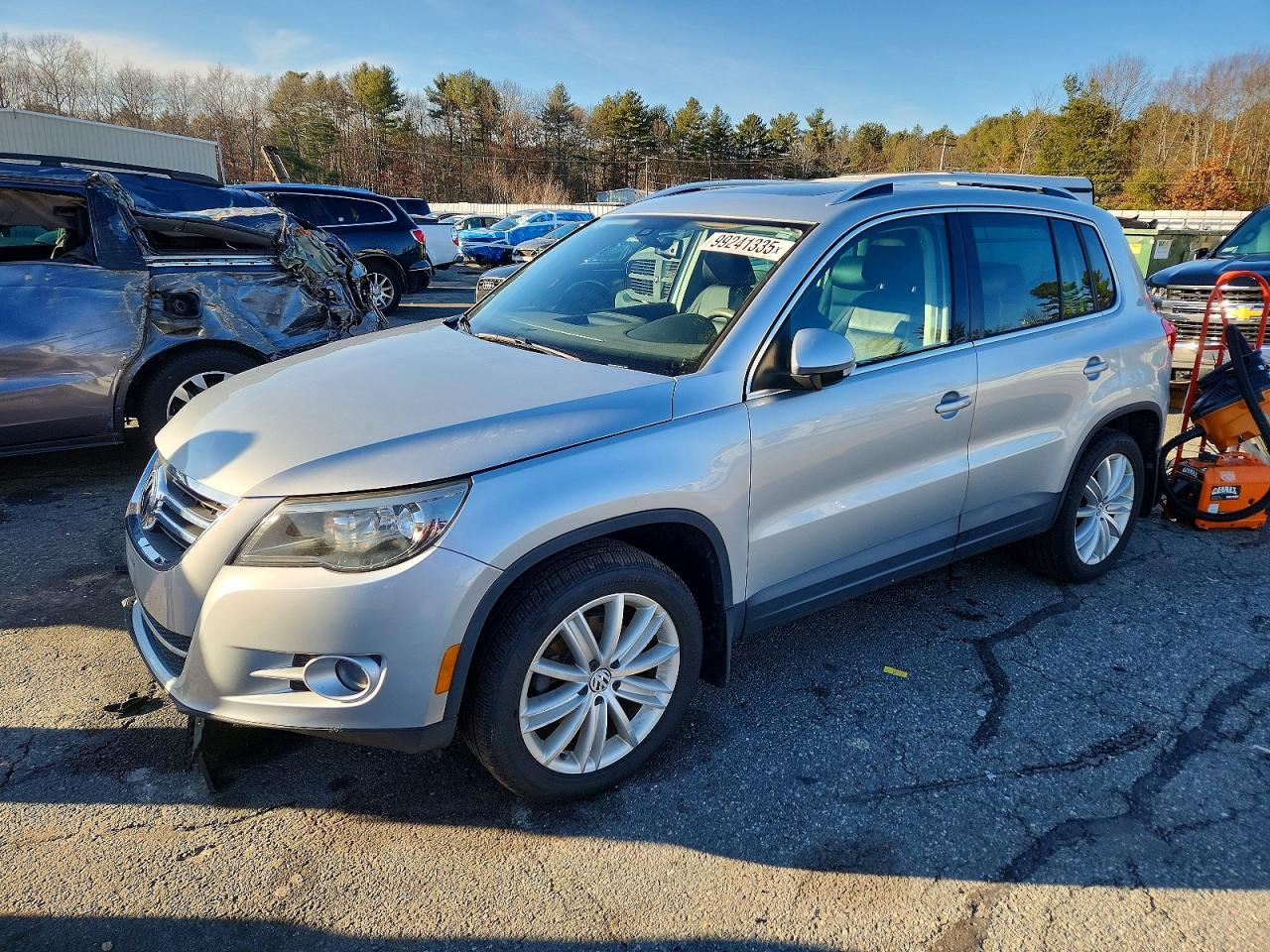 2011 VOLKSWAGEN TIGUAN