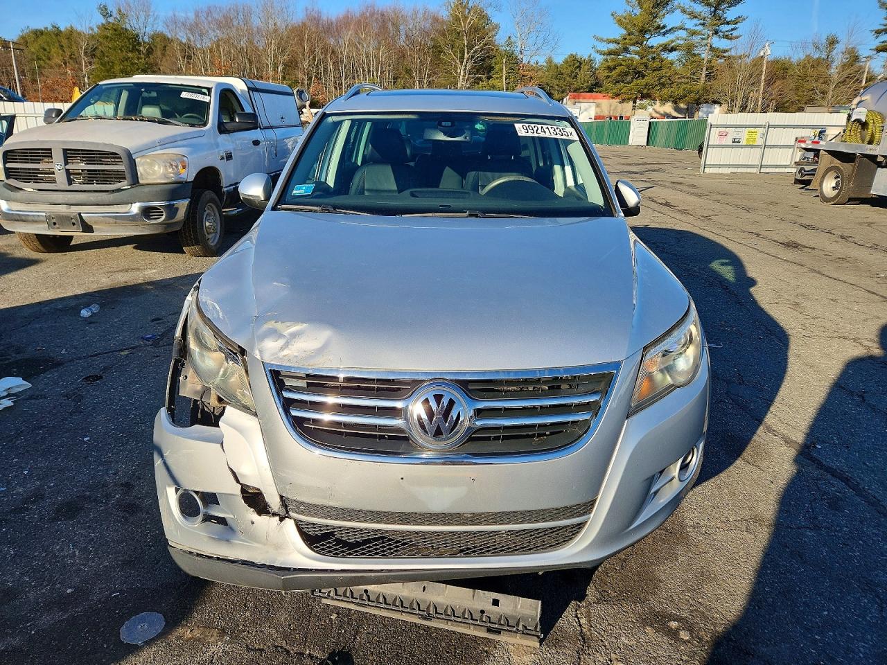 2011 VOLKSWAGEN TIGUAN S photo 13