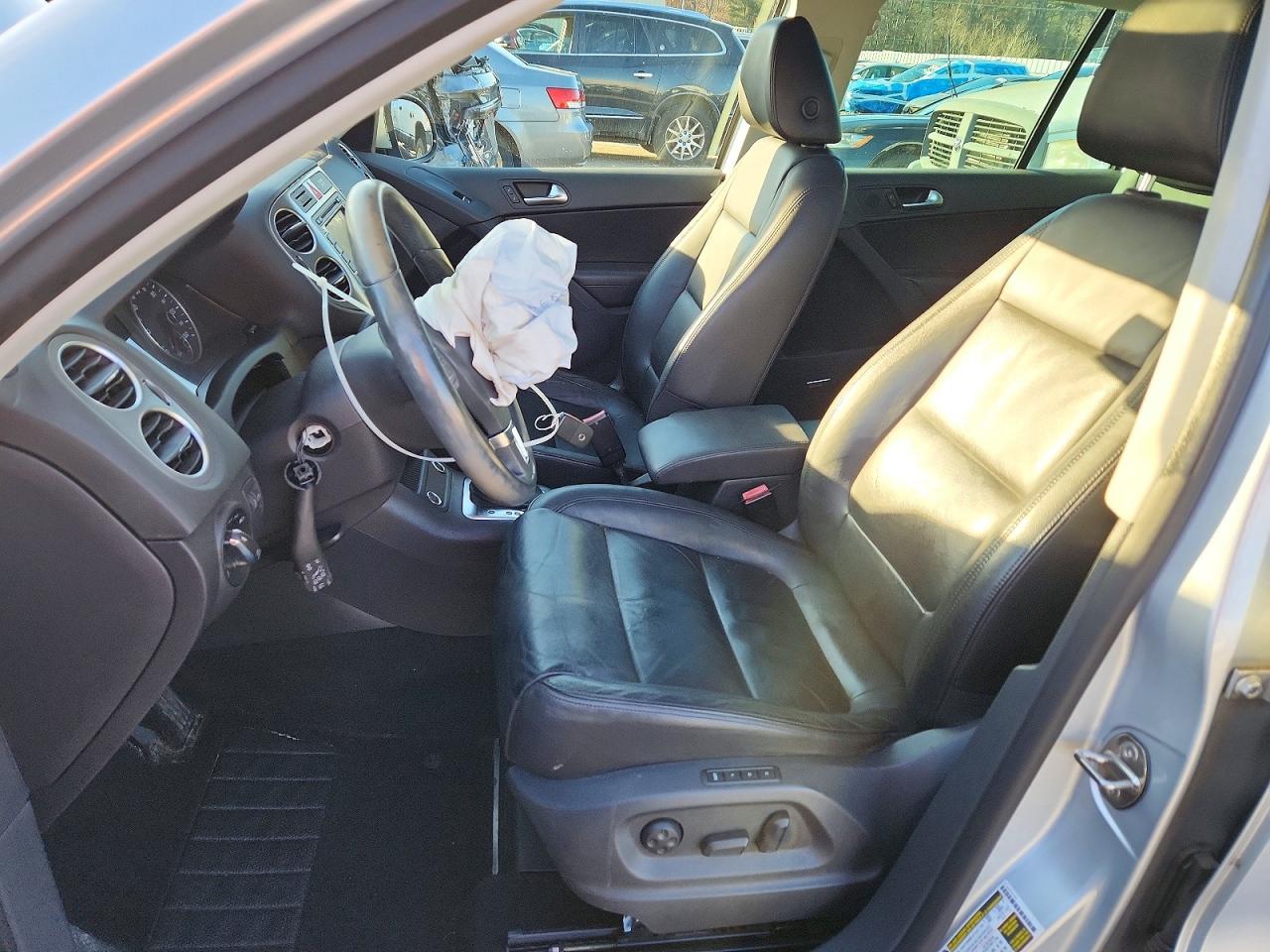 2011 VOLKSWAGEN TIGUAN S photo 19