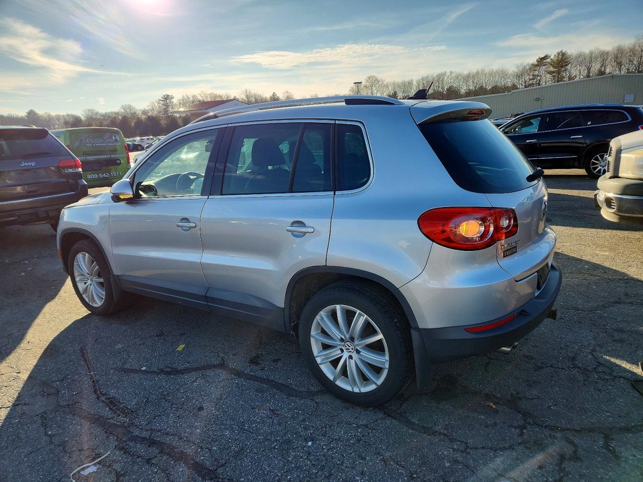 2011 VOLKSWAGEN TIGUAN S photo 4