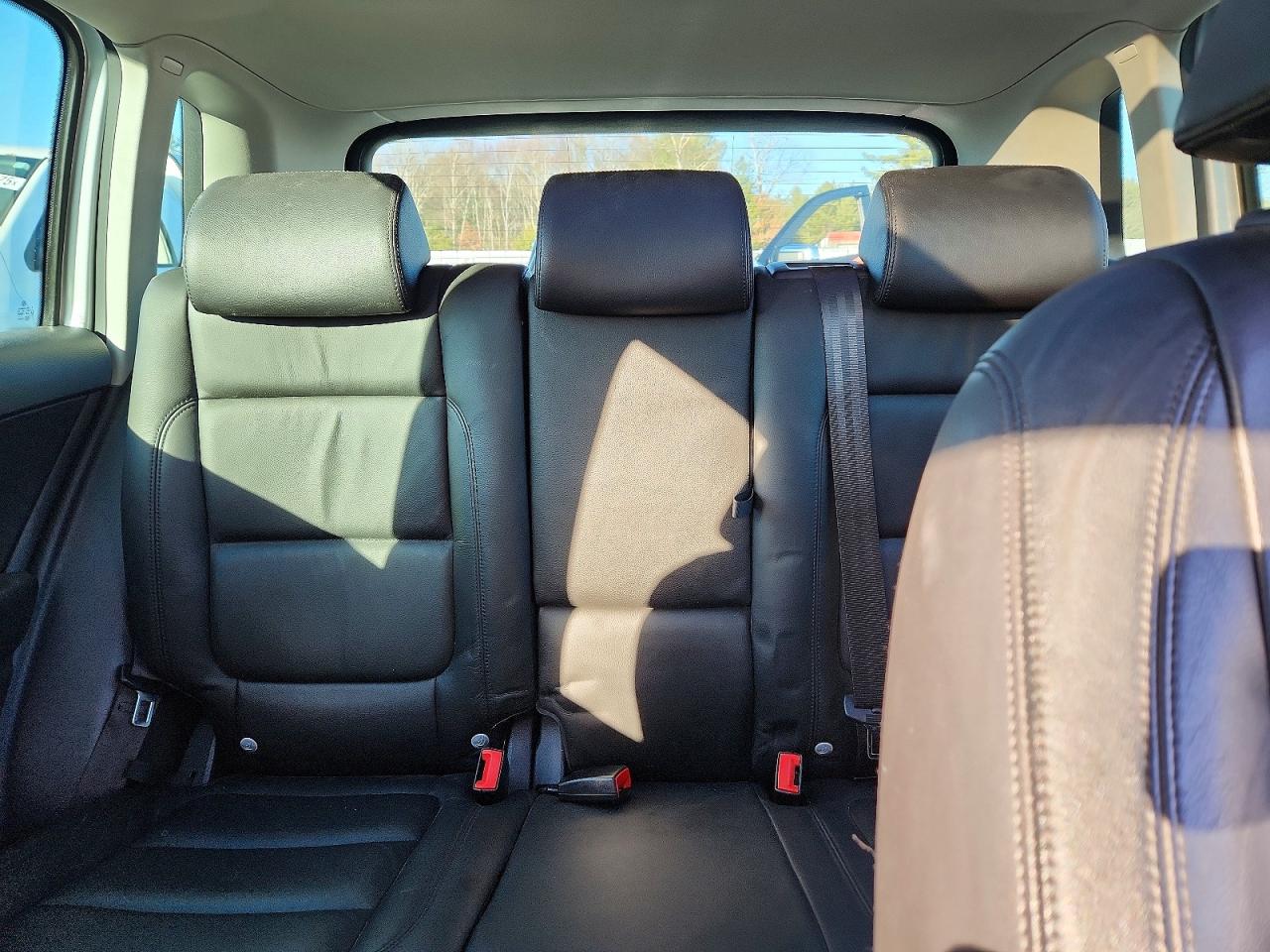 2011 VOLKSWAGEN TIGUAN S photo 28