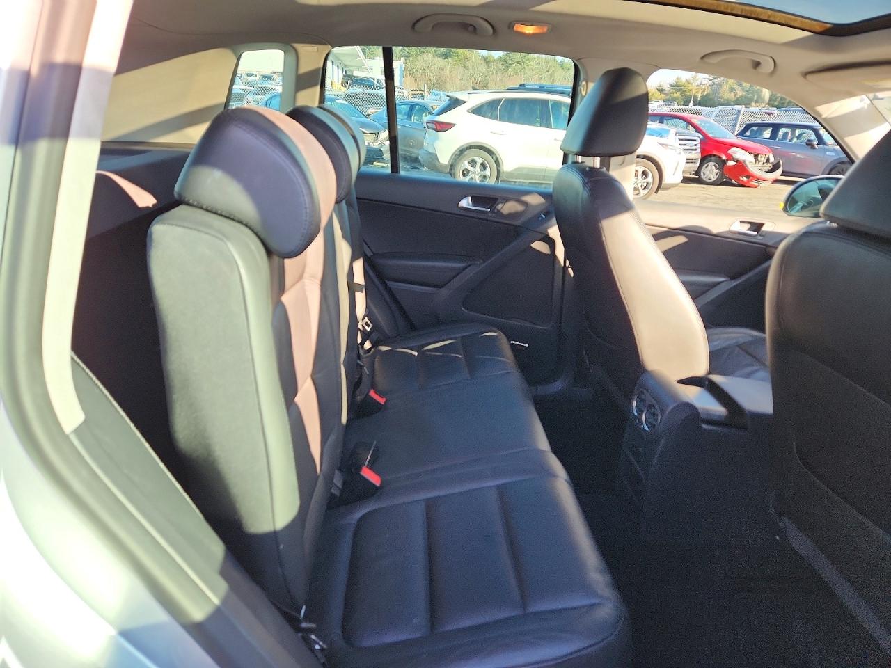 2011 VOLKSWAGEN TIGUAN S photo 31