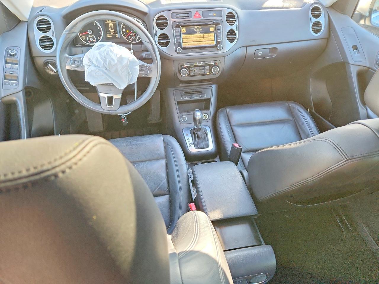 2011 VOLKSWAGEN TIGUAN S photo 22