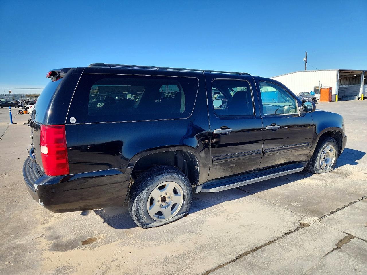 2010 CHEVROLET SUBURBAN K1500 LS photo 3