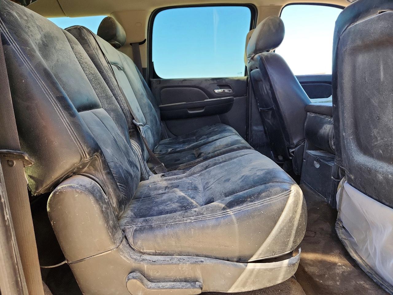 2010 CHEVROLET SUBURBAN K1500 LS photo 11