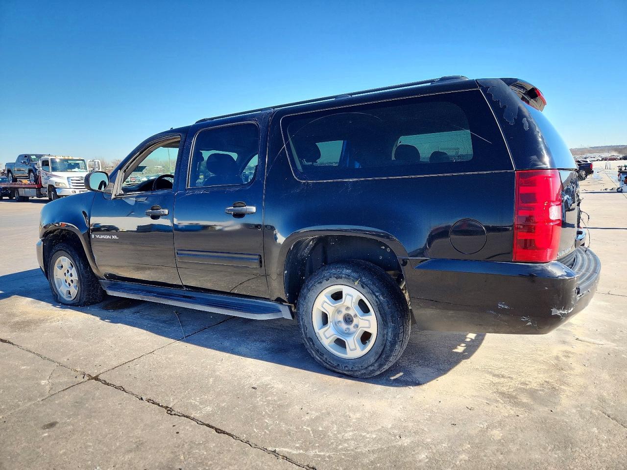 2010 CHEVROLET SUBURBAN K1500 LS photo 2