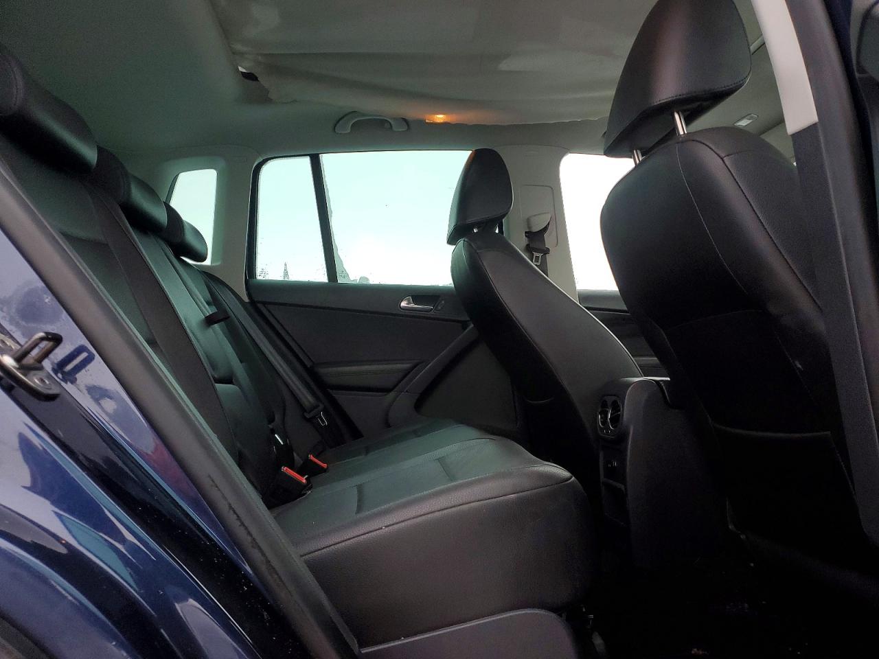 2011 VOLKSWAGEN TIGUAN S photo 11