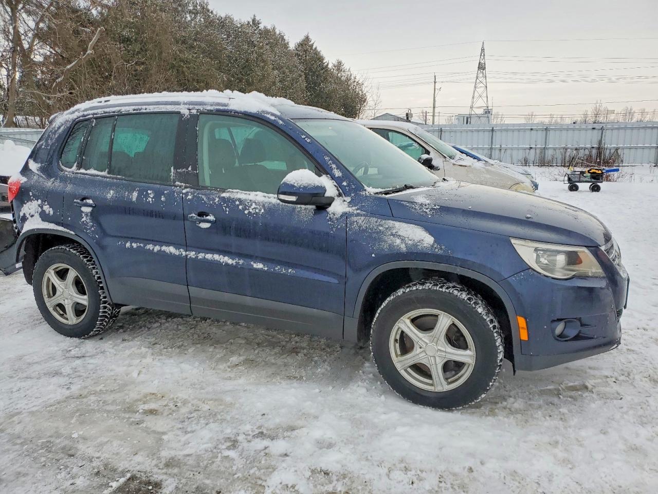 2011 VOLKSWAGEN TIGUAN S photo 4