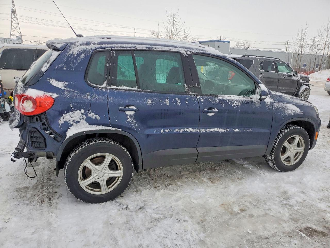 2011 VOLKSWAGEN TIGUAN S photo 3