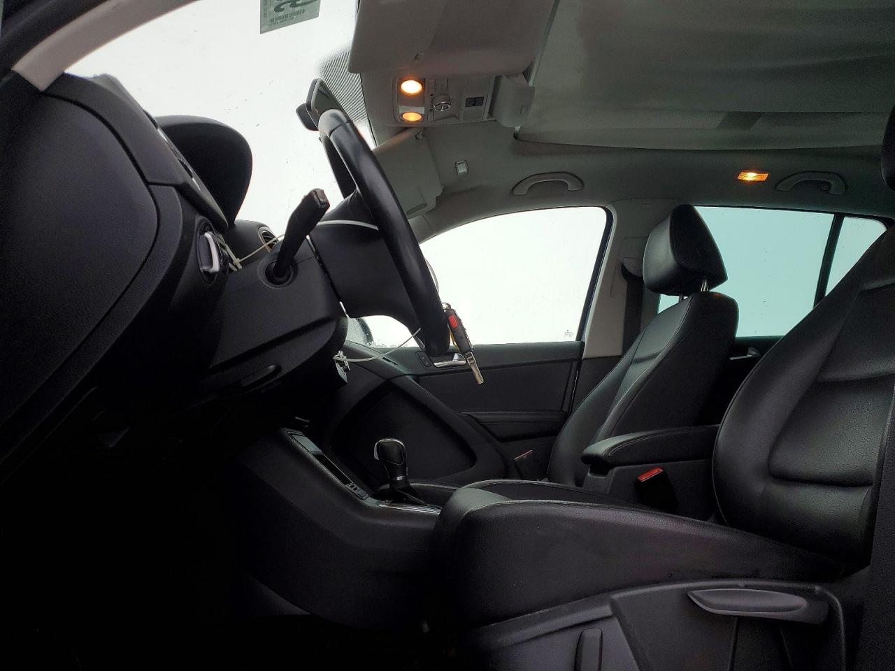 2011 VOLKSWAGEN TIGUAN S photo 7