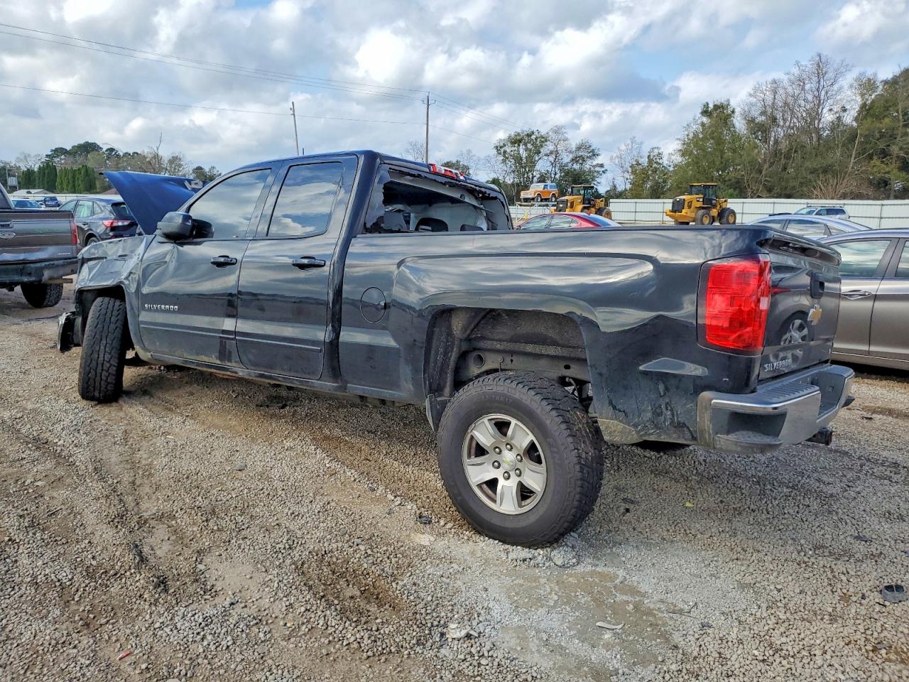 2015 CHEVROLET SILVERADO C1500 LT photo 2